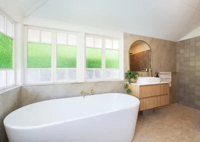 bathroom and bathtub in Maleny Country House