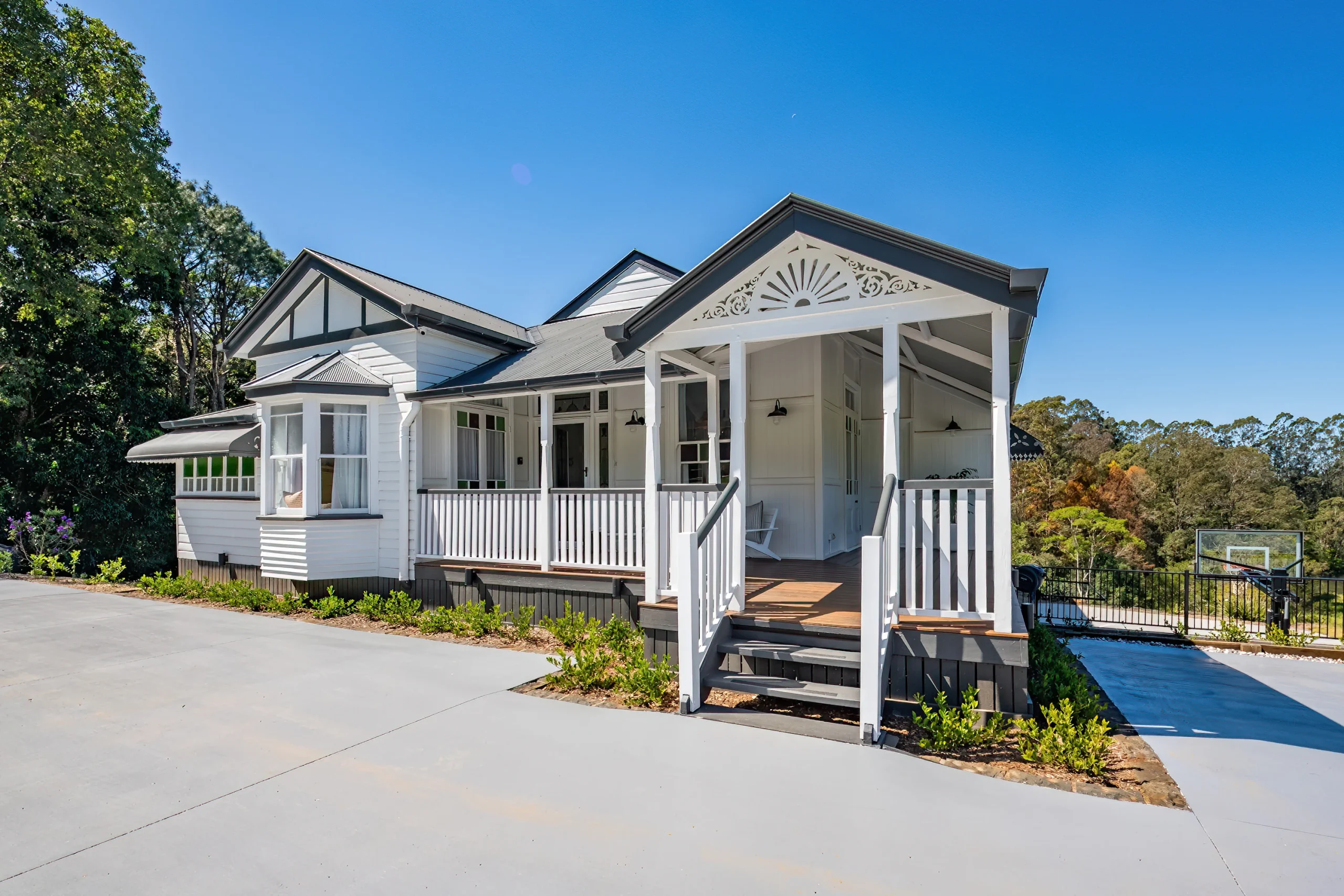 Close up shot of the front of Maleny Country house