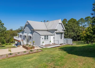long distance shot of Maleny Cottage